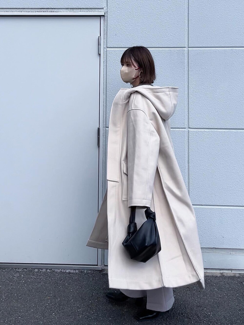 「未来のWEARISTAプロジェクト、KBF、ロングコート、GU、BOTTEGA VENETA、冬のコーデ」｜「KBFのサイドインタックBIGコート（その他アウター、ベージュ系）」を使った、yunさん（レディース・153cm）の冬コーディネートの2枚目の写真