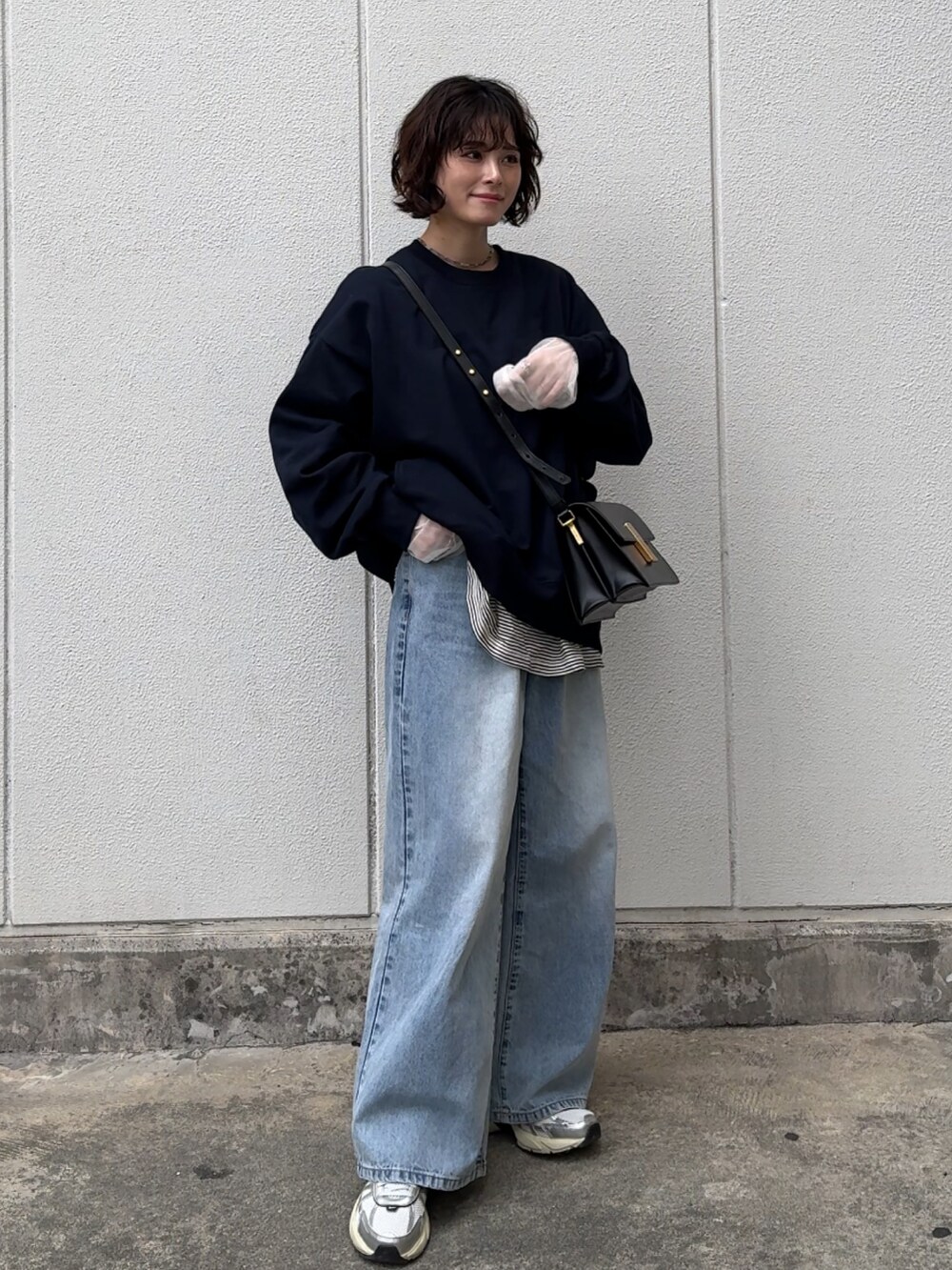 「Ungridのウエストタックカーブデニム（デニムパンツ、ブルー系）」を使った、yunさん（レディース・153cm）の春コーディネートの2枚目の写真