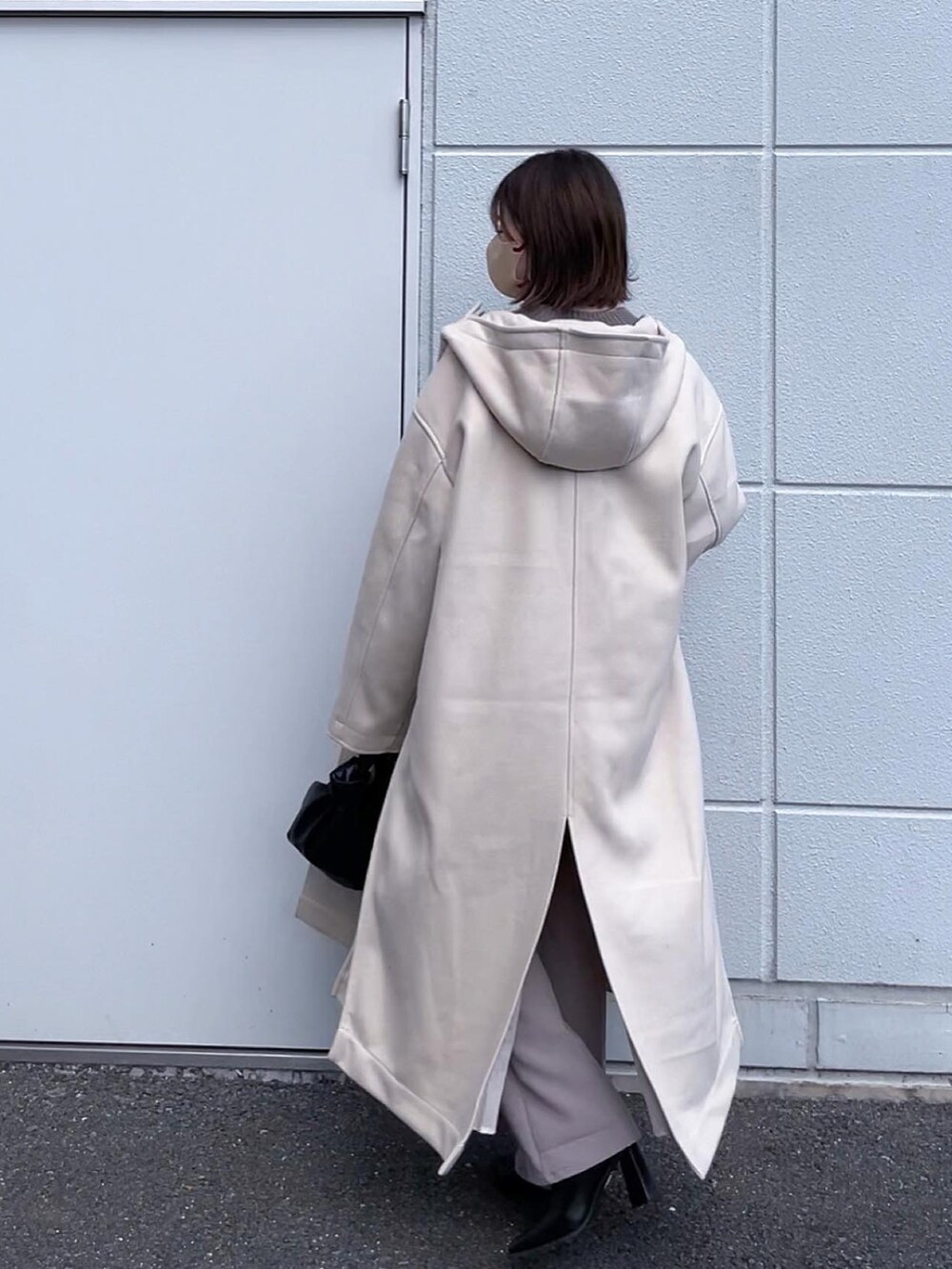 「未来のWEARISTAプロジェクト、KBF、ロングコート、GU、BOTTEGA VENETA、冬のコーデ」｜「KBFのサイドインタックBIGコート（その他アウター、ベージュ系）」を使った、yunさん（レディース・153cm）の冬コーディネートの3枚目の写真