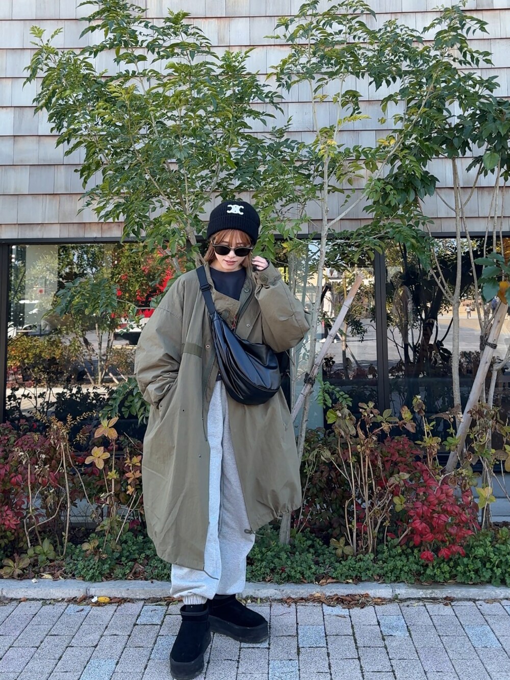 「冬のコーデ、シンプルコーデ、153cm、yunco_de、低身長、スウェットパンツ、ユニクロ、UNIQLO、UGG」｜「FREAK'S STOREの限定展開　M65ライナーモッズセットコート（3WAY）（モッズコート、グリーン系）」を使った、yunさん（レディース・153cm）の冬コーディネートの2枚目の写真