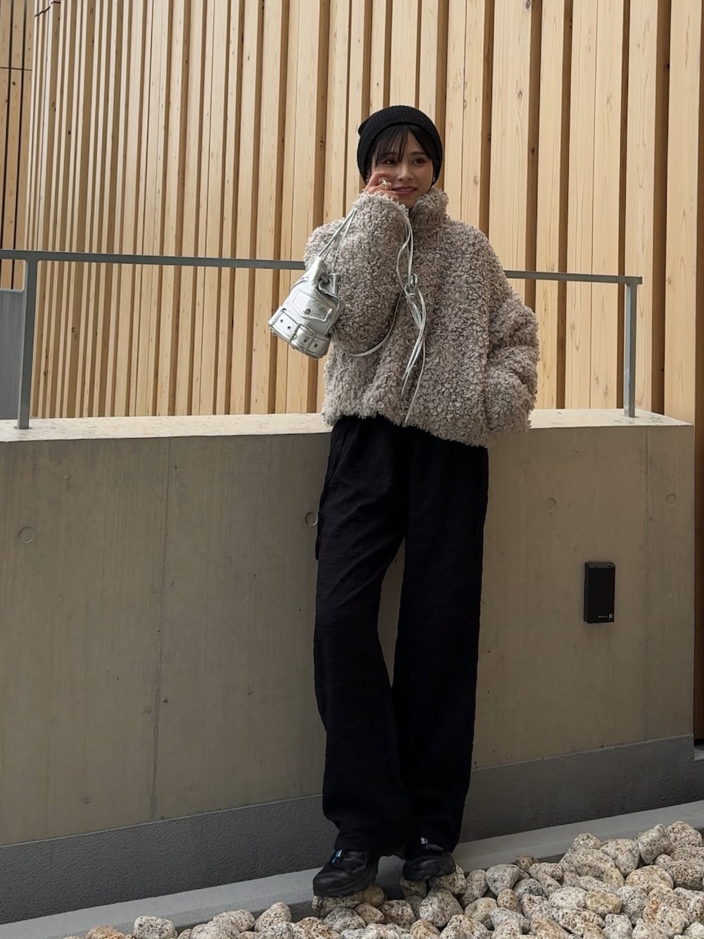 「BARRETTA、バレッタ、153cmコーデ、低身長コーデ、日常に魔法を」｜「BARRETTAのフラワージャガードワイドパンツ（その他パンツ、ブラック系）」を使った、yunさん（レディース・153cm）の秋コーディネートの2枚目の写真