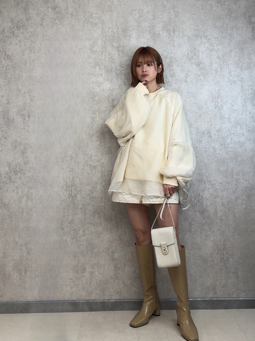 「パンツスタイル、大人かわいい、カジュアルスタイル、春服、yunco_de、153cm」｜「Babのシアーレイヤード裏毛スウェット（スウェット、ホワイト系）」を使った、yunさん（レディース・153cm）の冬コーディネートの3枚目の写真