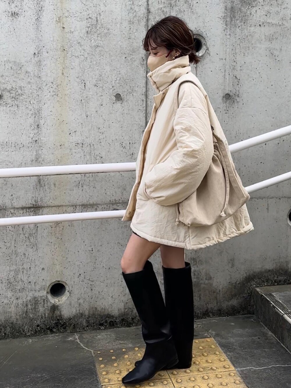 「シンプルコーデ、tiptop、yunco_de、153cm、低身長コーデ、私の推しブランド」｜「tiptopのスタンドカラー2wayブルゾン（ブルゾン、ホワイト系）」を使った、yunさん（レディース・153cm）の冬コーディネートの5枚目の写真