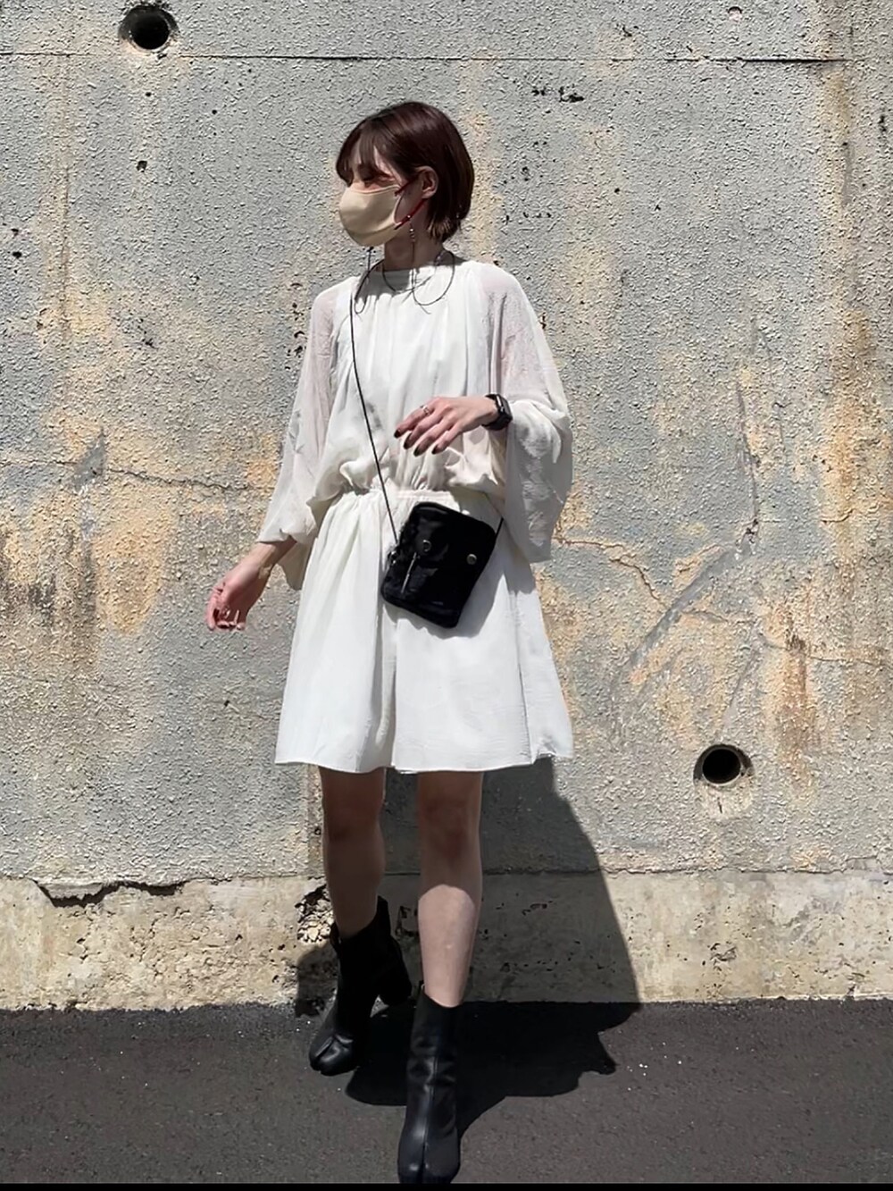 「はじめましてコーデ、ミニワンピ、ACYM、モノトーン、Maison Margiela、着回しコーデ、yunco_de、春夏コーデ、低身長」｜「ACYMのSheer multi mini ワンピース（ワンピース、ホワイト系）」を使った、yunさん（レディース・153cm）の春コーディネートの3枚目の写真