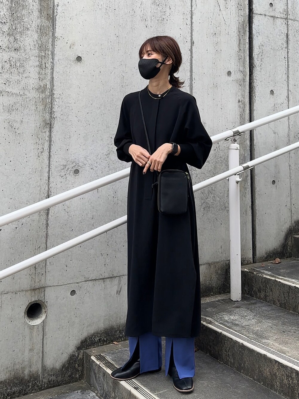 「未来のWEARISTAプロジェクト、休日スタイル、GUSCIO、PR、カラーパンツ、低身長コーデ、153cmコーデ」｜「GUSCIOの【グッシオレザー】本革　ウォレットショルダーバッグ　お財布ポシェット（ショルダーバッグ、ブラック系）」を使った、yunさん（レディース・153cm）の冬コーディネートの4枚目の写真