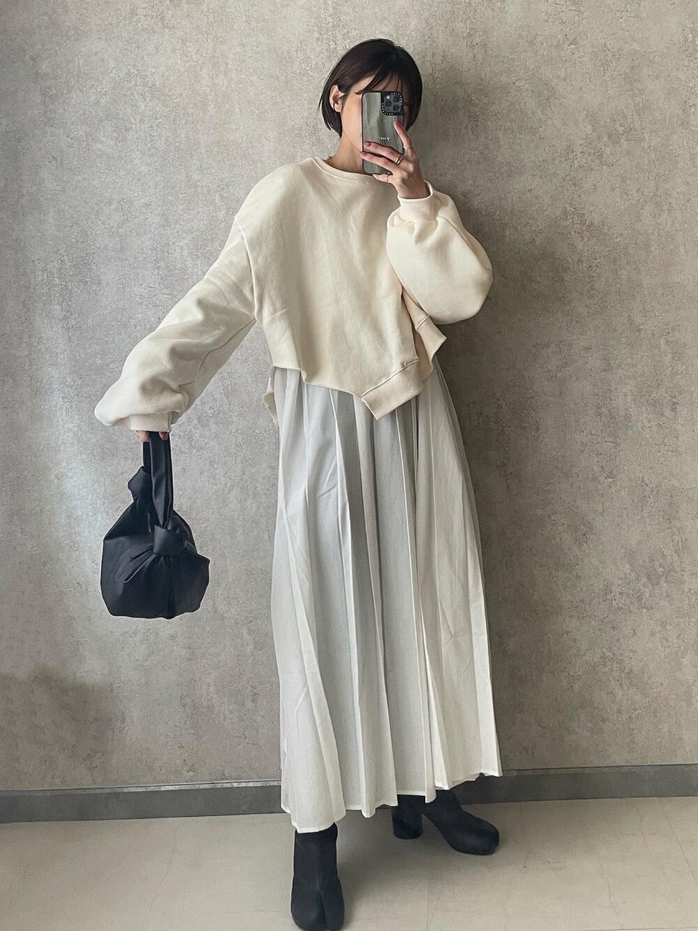 「チョコ色に染まれ、プリーツワンピース、bonjour sagan、yunくろ、yunclo、yunco_de、Maison Margiela」｜「Bonjour Saganの【2022 S/S 新作j】プリーツ切替バンドカラーワンピース（ワンピース、ホワイト系）」を使った、yunさん（レディース・153cm）の冬コーディネートの4枚目の写真