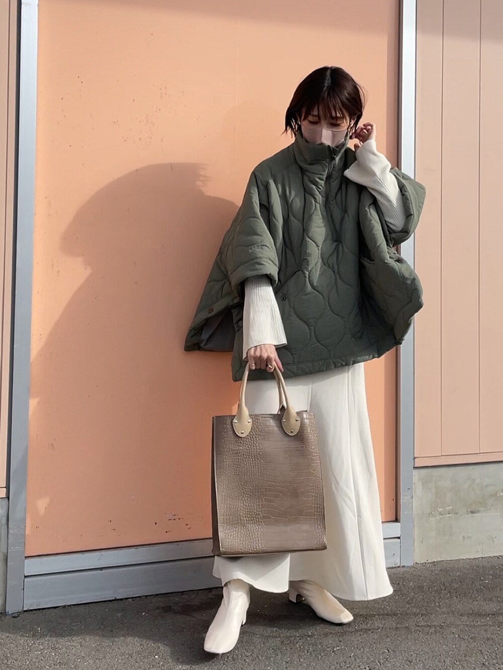 「大人カジュアル、GRL、yunくろ、yunclo、yunco_de、マーメイドスカート、POUTOJOURU、ビッグシルエット」｜「GRLのマーメイドロングスカート（スカート、ホワイト系）」を使った、yunさん（レディース・153cm）の冬コーディネートの3枚目の写真