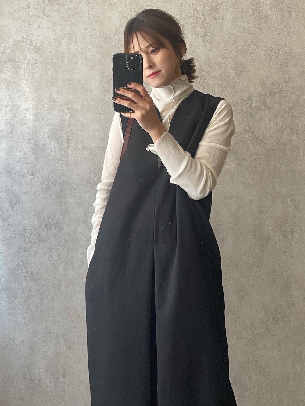 「秋冬コーデ、オールインワン、bonjour sagan、ジャケット、今日のコーデ、秋コーデ、低身長女子」｜「Bonjour SaganのディープVネックオールインワン（サロペット/オーバーオール、ブラック系）」を使った、yunさん（レディース・153cm）の秋コーディネートの2枚目の写真