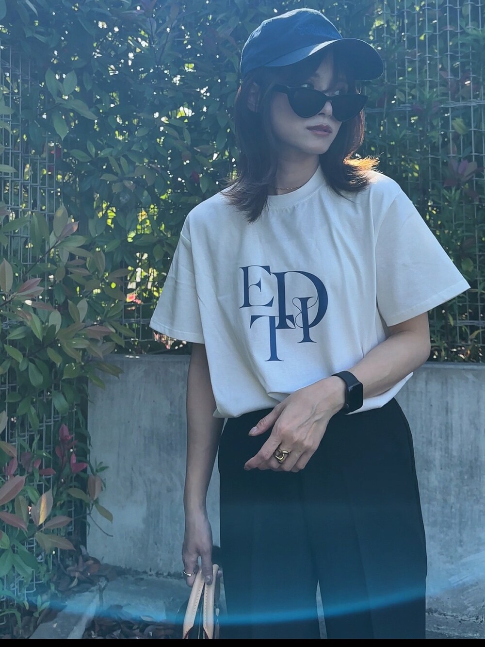 「お出かけコーデ日記、シンプル、休日スタイル、パンツスタイル、153cm、リエディ、Tシャツ、yunco_de」｜「Re:EDITの[接触冷感]スタックロゴプリントTシャツ（Tシャツ/カットソー、ホワイト系）」を使った、yunさん（レディース・153cm）の春コーディネートの2枚目の写真