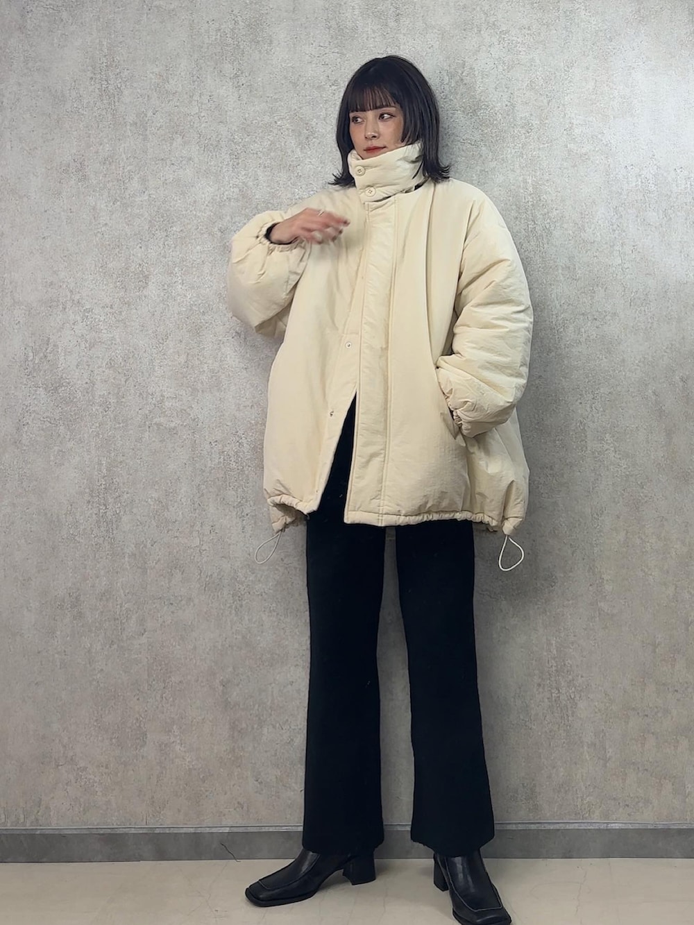 「シンプルコーデ、tiptop、yunco_de、153cm、低身長コーデ、私の推しブランド」｜「tiptopのスタンドカラー2wayブルゾン（ブルゾン、ホワイト系）」を使った、yunさん（レディース・153cm）の冬コーディネートの4枚目の写真