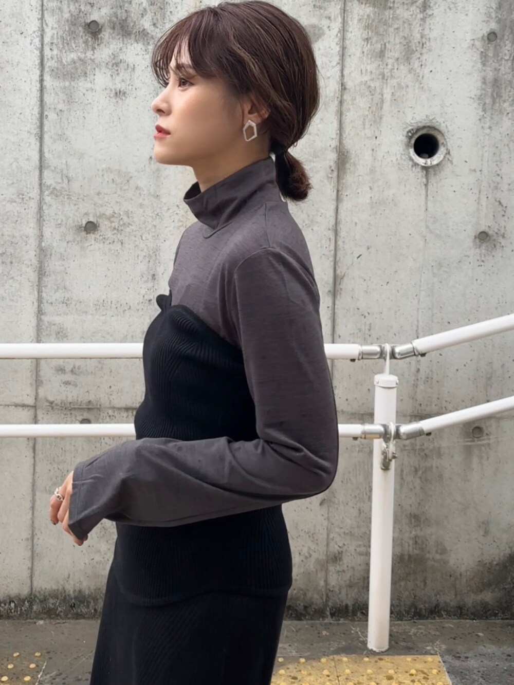 「秋服コーデ、ZOZOCOSME、ZOZOコスメ、大人カジュアル、UNIQLO、yunco_de、PR、今日のコスメと服、服とコスメでなりたい自分に」｜「CelvokeのCelvoke / カムフィースティックブラッシュ（チーク、ブラウン系）」を使った、yunさん（レディース・153cm）の秋コーディネートの4枚目の写真