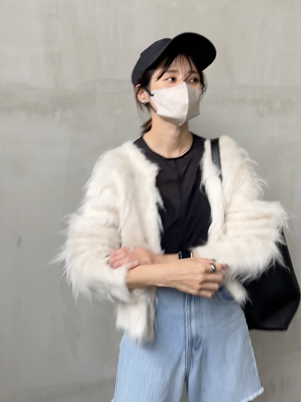 「休日スタイル、ラグナムーン、秋服、yunco_de、オトナ女子、低身長コーデ」｜「LAGUNAMOONのファーライクニットカーディガン（カーディガン/ボレロ、ホワイト系）」を使った、yunさん（レディース・153cm）の秋コーディネートの3枚目の写真