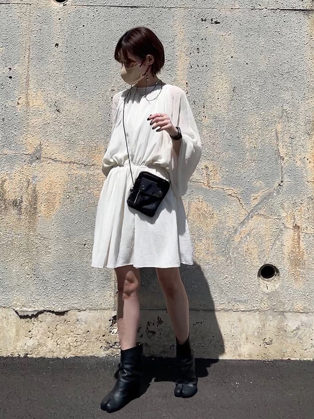 「はじめましてコーデ、ミニワンピ、ACYM、モノトーン、Maison Margiela、着回しコーデ、yunco_de、春夏コーデ、低身長」｜「ACYMのSheer multi mini ワンピース（ワンピース、ホワイト系）」を使った、yunさん（レディース・153cm）の春コーディネートの2枚目の写真