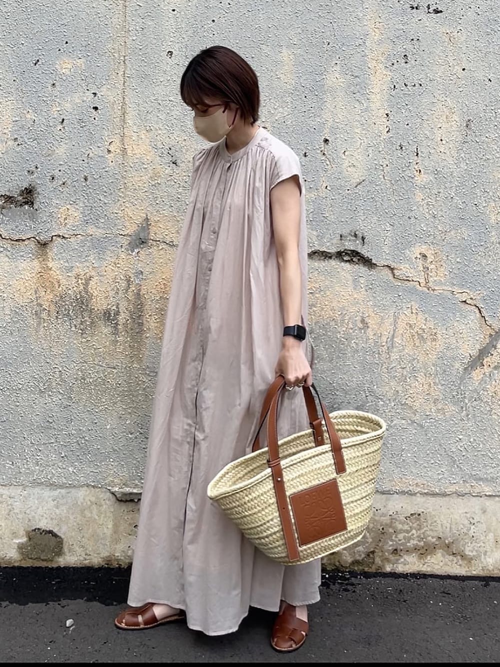 「サニーレーベル、yunco_de、ゆみーつ、meets、デニムジャケット、ごきげんウィーク、LOEWE、ロングワンピース、大人カジュアル、おチビコーデ、153cmコーデ」｜「URBAN RESEARCH Sonny Labelの『一部WEB限定カラー』フレンチスリーブロングワンピース（ワンピース、ベージュ系）」を使った、yunさん（レディース・153cm）の春コーディネートの2枚目の写真