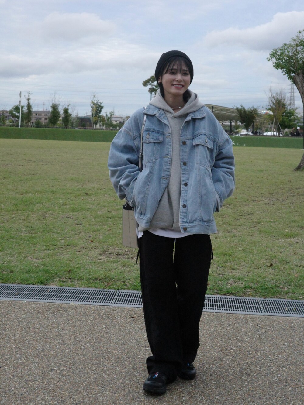 「レイヤードスタイル、パーカー、デニムジャケット、UNIQLO、BARRETTA、バレッタ、yunco_de、153cm」｜「BARRETTAのデニムジャケット（デニムジャケット、ブルー系）」を使った、yunさん（レディース・153cm）の秋コーディネートの2枚目の写真