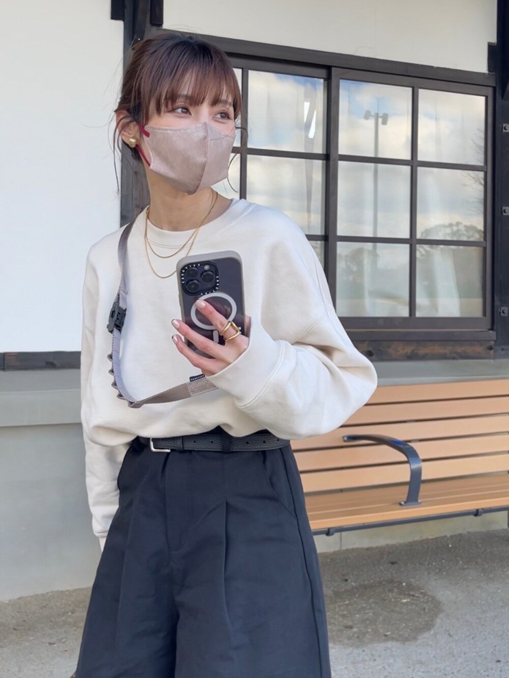 「春、オトナ女子、オトナカジュアル、UNIQLO、ユニクロ、ケースティファイ」｜「CENEの【CENE】セネ/ ビッククロスリング（リング、ゴールド系）」を使った、yunさん（レディース・153cm）の春コーディネートの3枚目の写真