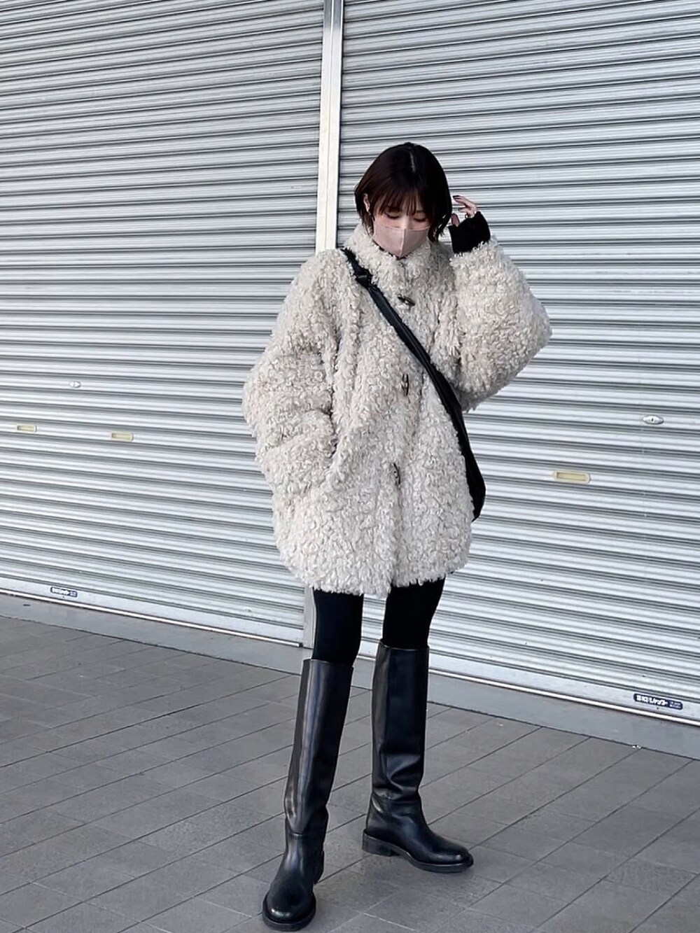 「シンプルコーデ、オトナカジュアル、CLANE、ZARA、秋冬コーデ」｜「CLANEのCURL FUR SHORT COAT（その他アウター、ホワイト系）」を使った、yunさん（レディース・153cm）の冬コーディネートの3枚目の写真