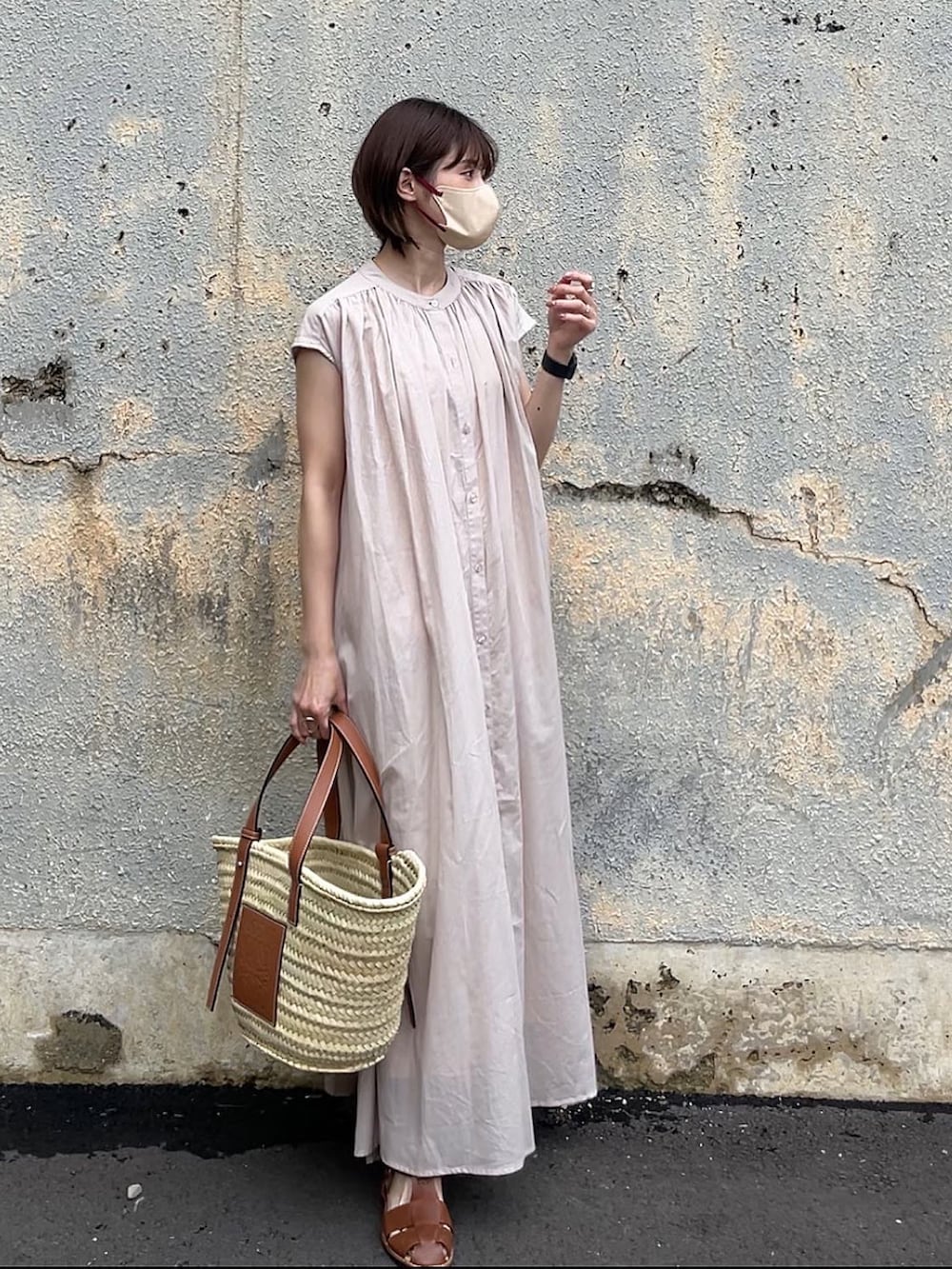 「サニーレーベル、yunco_de、ゆみーつ、meets、デニムジャケット、ごきげんウィーク、LOEWE、ロングワンピース、大人カジュアル、おチビコーデ、153cmコーデ」｜「URBAN RESEARCH Sonny Labelの『一部WEB限定カラー』フレンチスリーブロングワンピース（ワンピース、ベージュ系）」を使った、yunさん（レディース・153cm）の春コーディネートの3枚目の写真