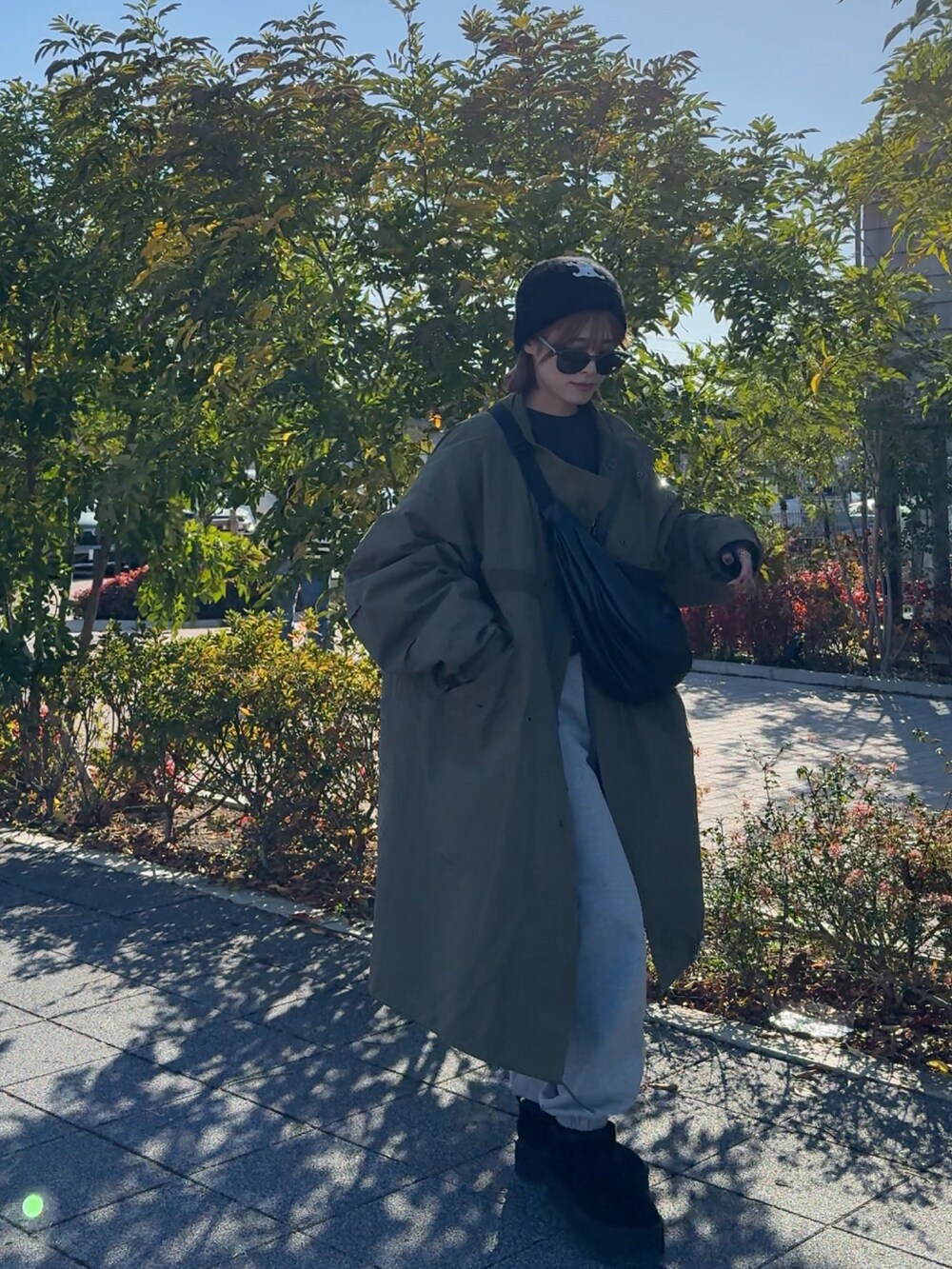 「冬のコーデ、シンプルコーデ、153cm、yunco_de、低身長、スウェットパンツ、ユニクロ、UNIQLO、UGG」｜「FREAK'S STOREの限定展開　M65ライナーモッズセットコート（3WAY）（モッズコート、グリーン系）」を使った、yunさん（レディース・153cm）の冬コーディネートの4枚目の写真