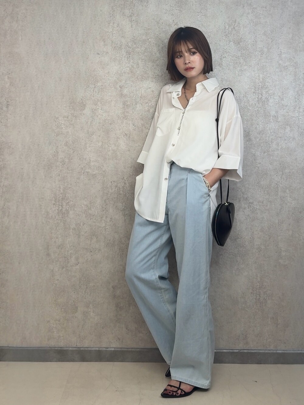 「レイヤードスタイル、シャツスタイル、バレッタ、BARRETTA」｜「BARRETTAのバッグボタンシャツ（シャツ/ブラウス、ホワイト系）」を使った、yunさん（レディース・153cm）の夏コーディネートの2枚目の写真