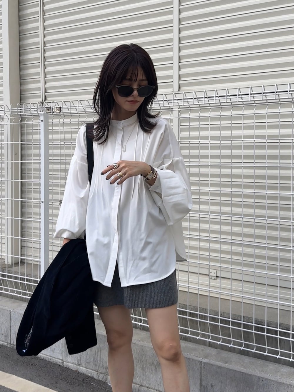 「休日コーデ、秋服準備はじめました、ECRIRE✖︎yun、UNIQLO、UNIQLOC、ジャケットスタイル、ローファー」｜「ECRIREの【yunコラボ】上品できれいめ。春めくピンタックブラウス（シャツ/ブラウス、ホワイト系）」を使った、yunさん（レディース・153cm）の秋コーディネートの2枚目の写真