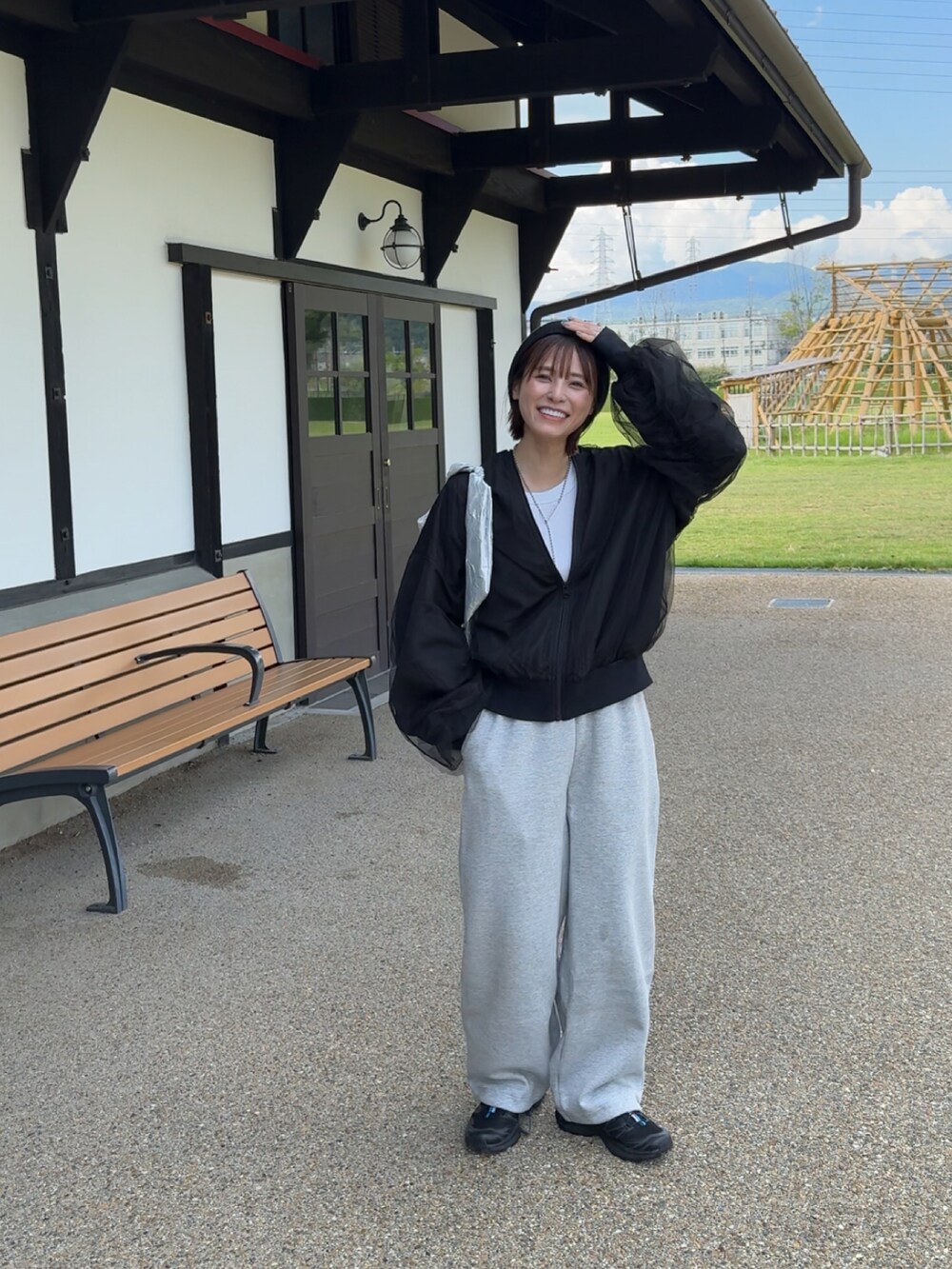 「tiptop、153cm、BARRETTA」｜「tiptopのチュールレイヤードBIGブルゾン（ブルゾン、ブラック系）」を使った、yunさん（レディース・153cm）の秋コーディネートの4枚目の写真