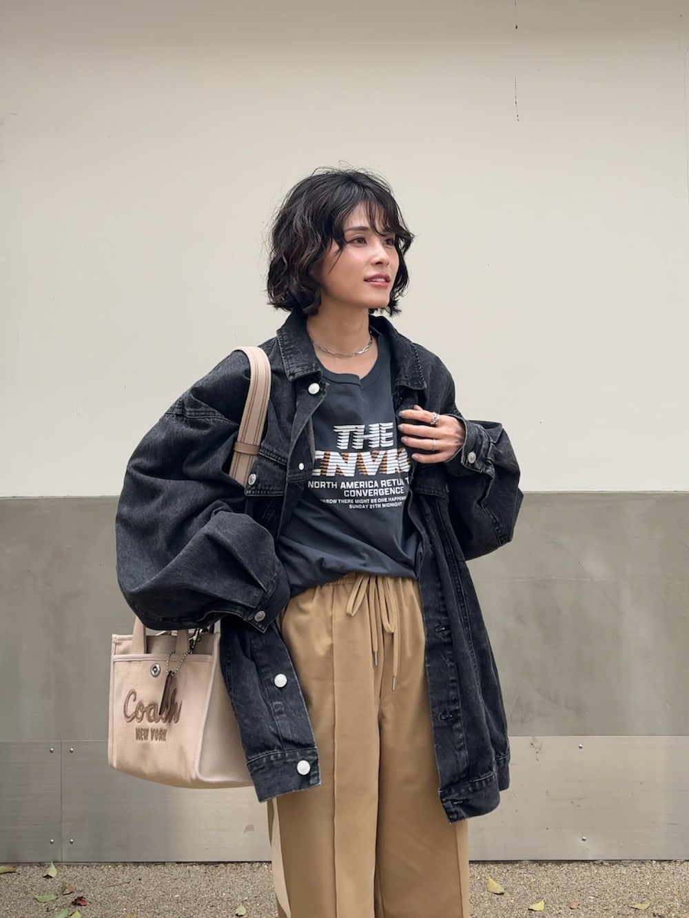 「GUrokh、GU、rokh、トラックパンツ、デニムジャケット」｜「tiptopの[丈が選べる]デニムGジャン（デニムジャケット、ブラック系）」を使った、yunさん（レディース・153cm）の春コーディネートの5枚目の写真