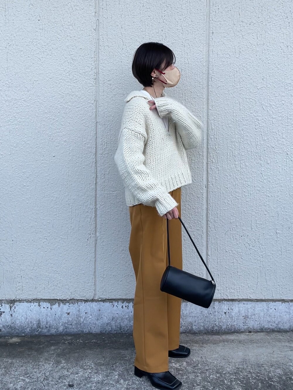 「チョコ色に染まれ、休日コーデ、カラーパンツ、ROKU、yunくろ、yunco_de、yunclo、リエディ(Re:EDIT)、春先取り」｜「6の＜6(ROKU)＞WOOL ROVING KNIT PULLOVER/ニット（ニット/セーター、ホワイト系）」を使った、yunさん（レディース・153cm）の冬コーディネートの4枚目の写真