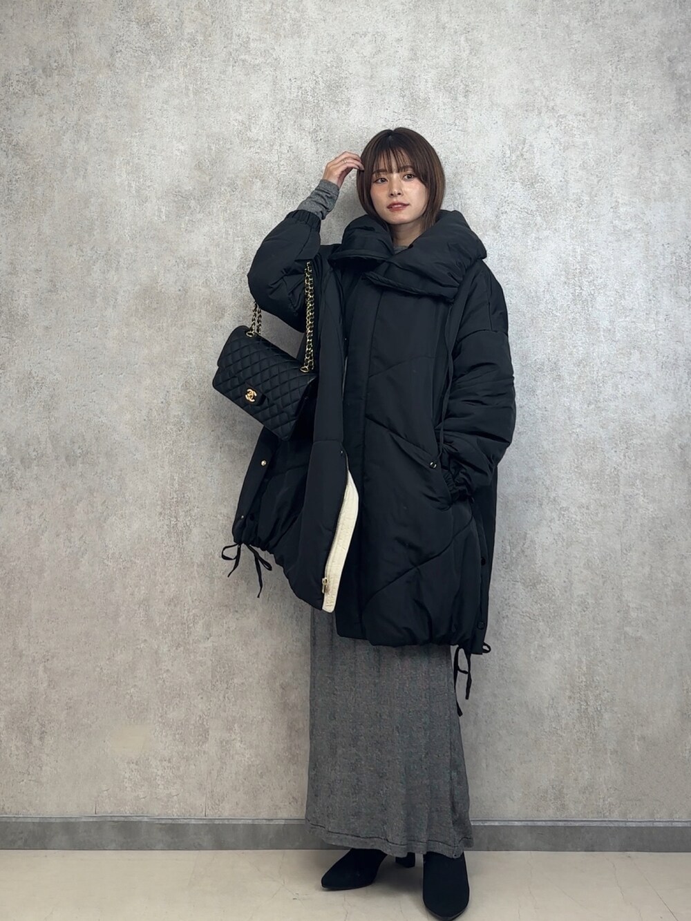 「重ね着ベストシーズン、秋のコーデ、秋冬コーデ、モンスターコート、UNIQLO、153cm」｜「Eimee Lawのドロストカラーモンスターコート（その他アウター、ブラック系）」を使った、yunさん（レディース・153cm）の秋コーディネートの2枚目の写真