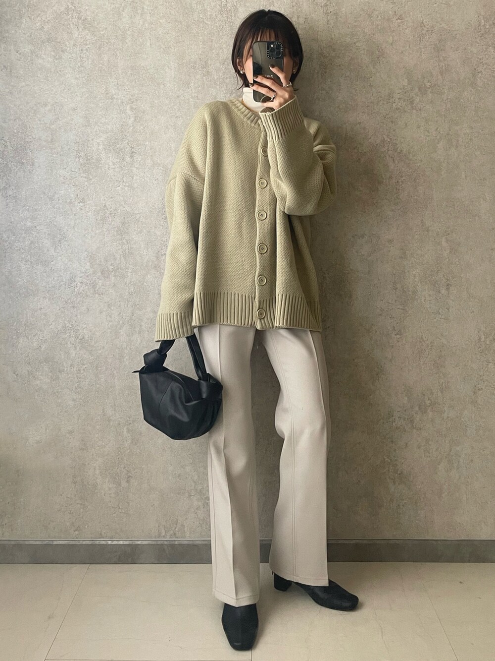 「私の推しブランド、yunくろ、yunclo、yunco_de、オトナ女子、GRL、BOTTEGA VENETA、GU」｜「GRLのストレッチスクエアトゥショートブーツ（ブーツ、ブラック系）」を使った、yunさん（レディース・153cm）の冬コーディネートの2枚目の写真