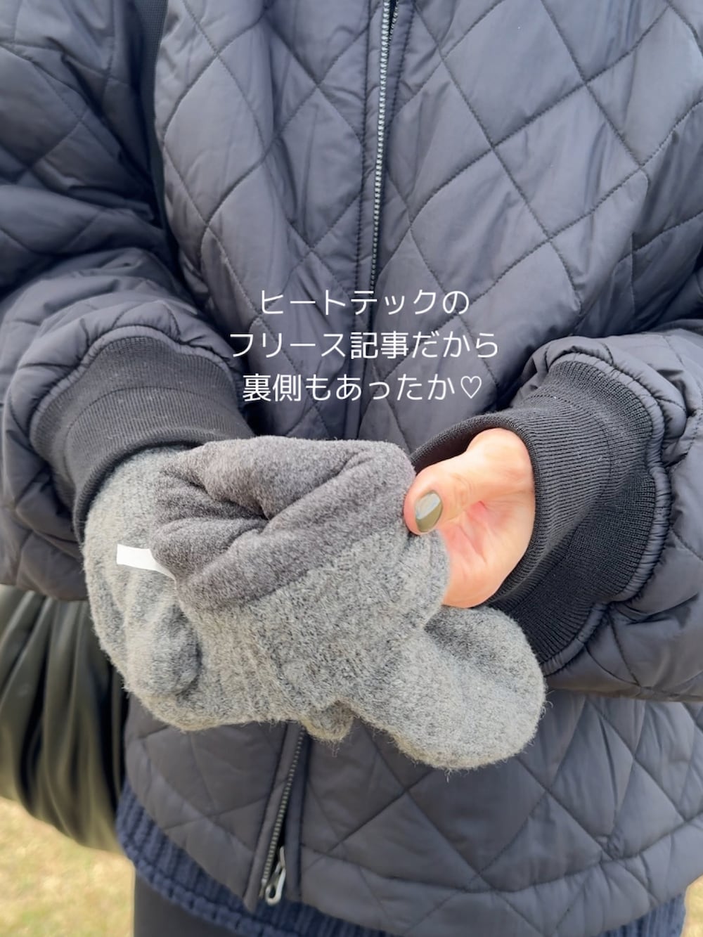 「ファッションを楽しもう、UNIQLO、ユニクロ、ミトン、秋服コーデ、ビーニー、ロングブーツ、153cmコーデ、yunco_de」｜「Ungridの【WEB限定】パッチワークケーブルニット（ニット/セーター、ブルー系）」を使った、yunさん（レディース・153cm）の秋コーディネートの4枚目の写真