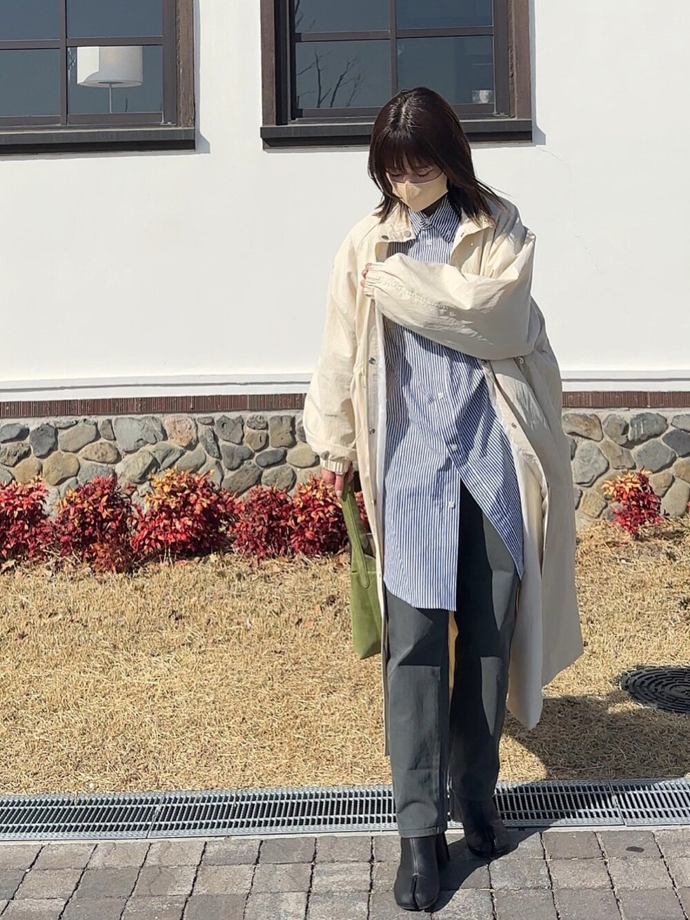 「春服デビュー宣言、低身長女子、大人カジュアル、yunco_de、153cm、yun、meets、ゆみーつ、CLANE」｜「DHOLICのドローストリングロングコート（トレンチコート、ブラック系）」を使った、yunさん（レディース・153cm）の春コーディネートの4枚目の写真