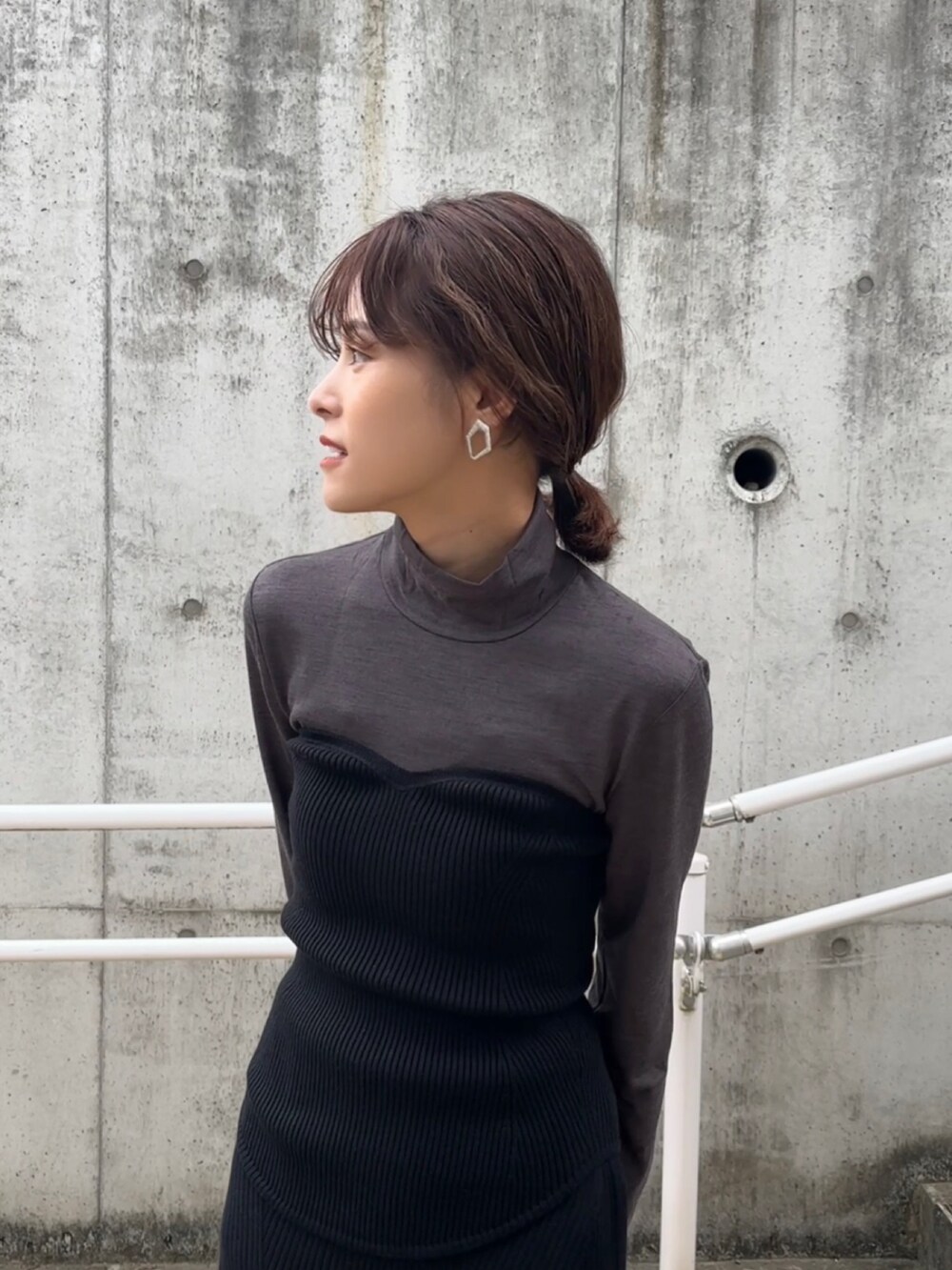 「秋服コーデ、ZOZOCOSME、ZOZOコスメ、大人カジュアル、UNIQLO、yunco_de、PR、今日のコスメと服、服とコスメでなりたい自分に」｜「CelvokeのCelvoke / カムフィースティックブラッシュ（チーク、ブラウン系）」を使った、yunさん（レディース・153cm）の秋コーディネートの3枚目の写真