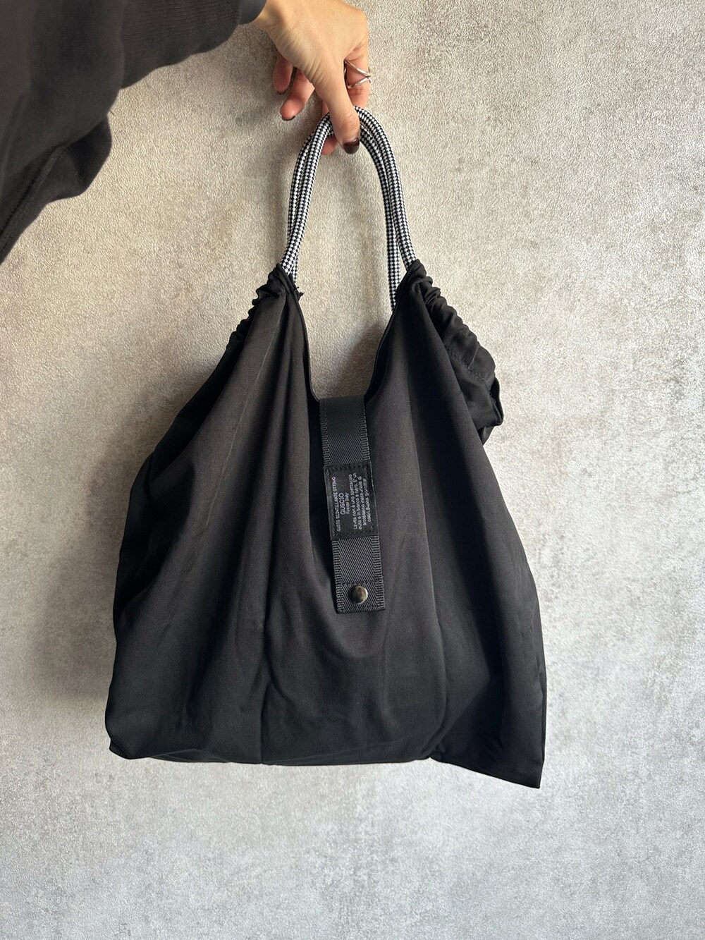 「秋コーデ、GUSCIO、PR、フリークスストア、yunco_de、秋冬コーデ、パンツスタイル、153cm」｜「FREAK'S STOREの【WEB限定】MACOBER×FREAK'S STORE/マコバー　別注オーバーコート（ステンカラーコート、ブラック系）」を使った、yunさん（レディース・153cm）の秋コーディネートの4枚目の写真
