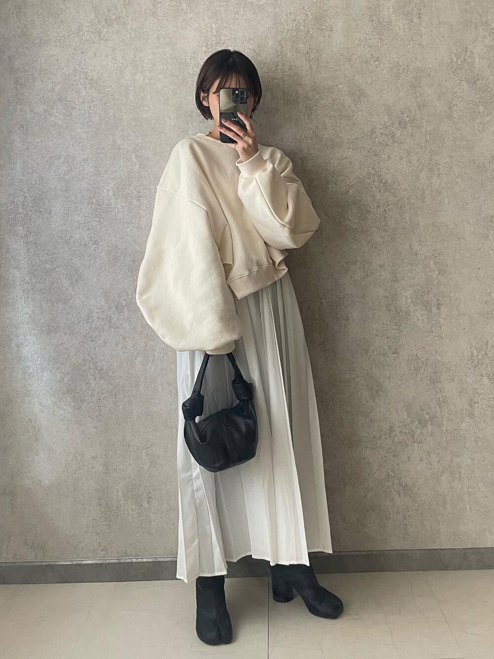 「チョコ色に染まれ、プリーツワンピース、bonjour sagan、yunくろ、yunclo、yunco_de、Maison Margiela」｜「Bonjour Saganの【2022 S/S 新作j】プリーツ切替バンドカラーワンピース（ワンピース、ホワイト系）」を使った、yunさん（レディース・153cm）の冬コーディネートの5枚目の写真