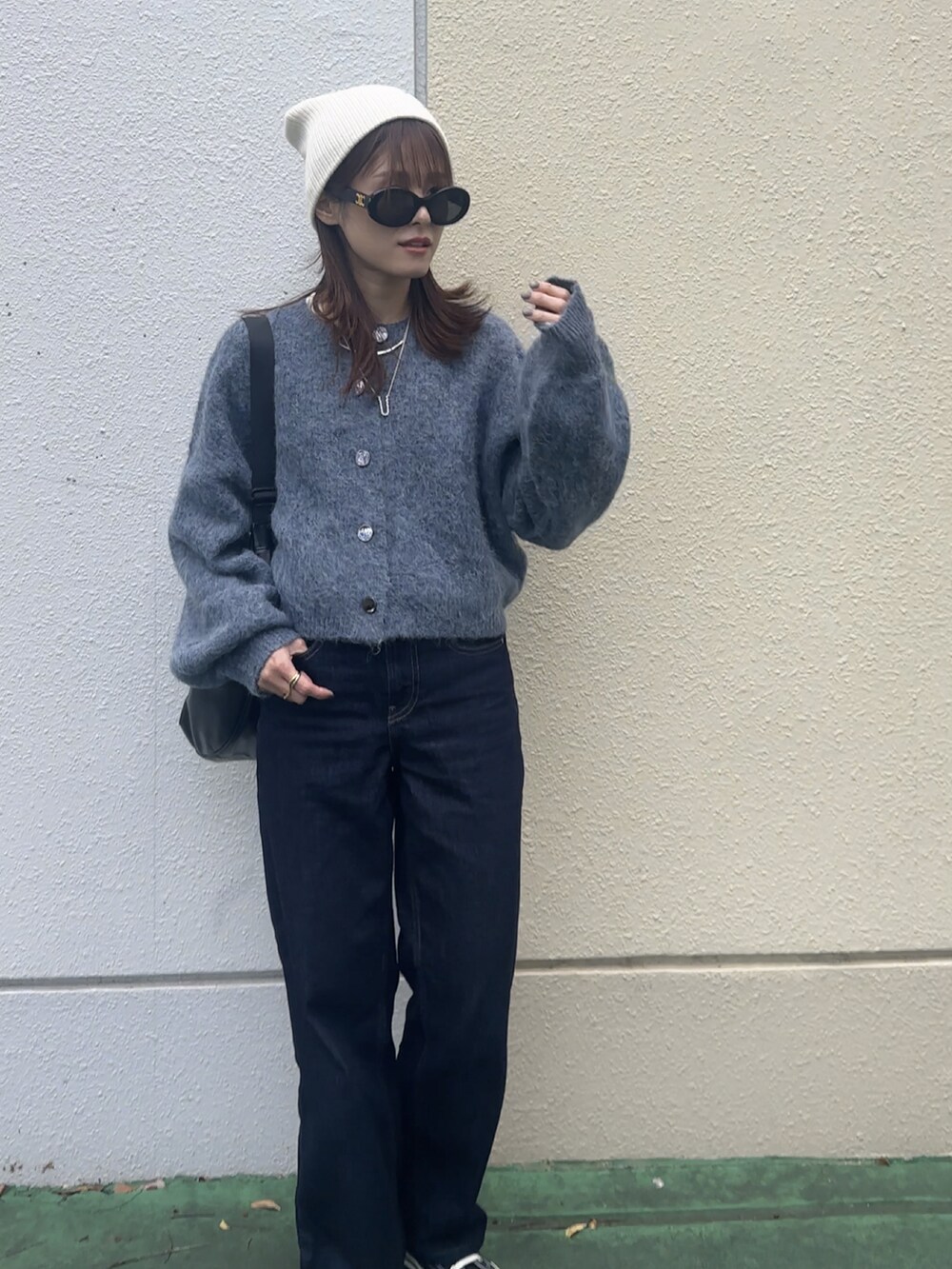 「秋冬コーデ、PR、ビーニー帽、153cm、UNIQLO」｜「tiptopの【wool】シャギーショート丈カーディガン（カーディガン/ボレロ、ブルー系）」を使った、yunさん（レディース・153cm）の秋コーディネートの2枚目の写真