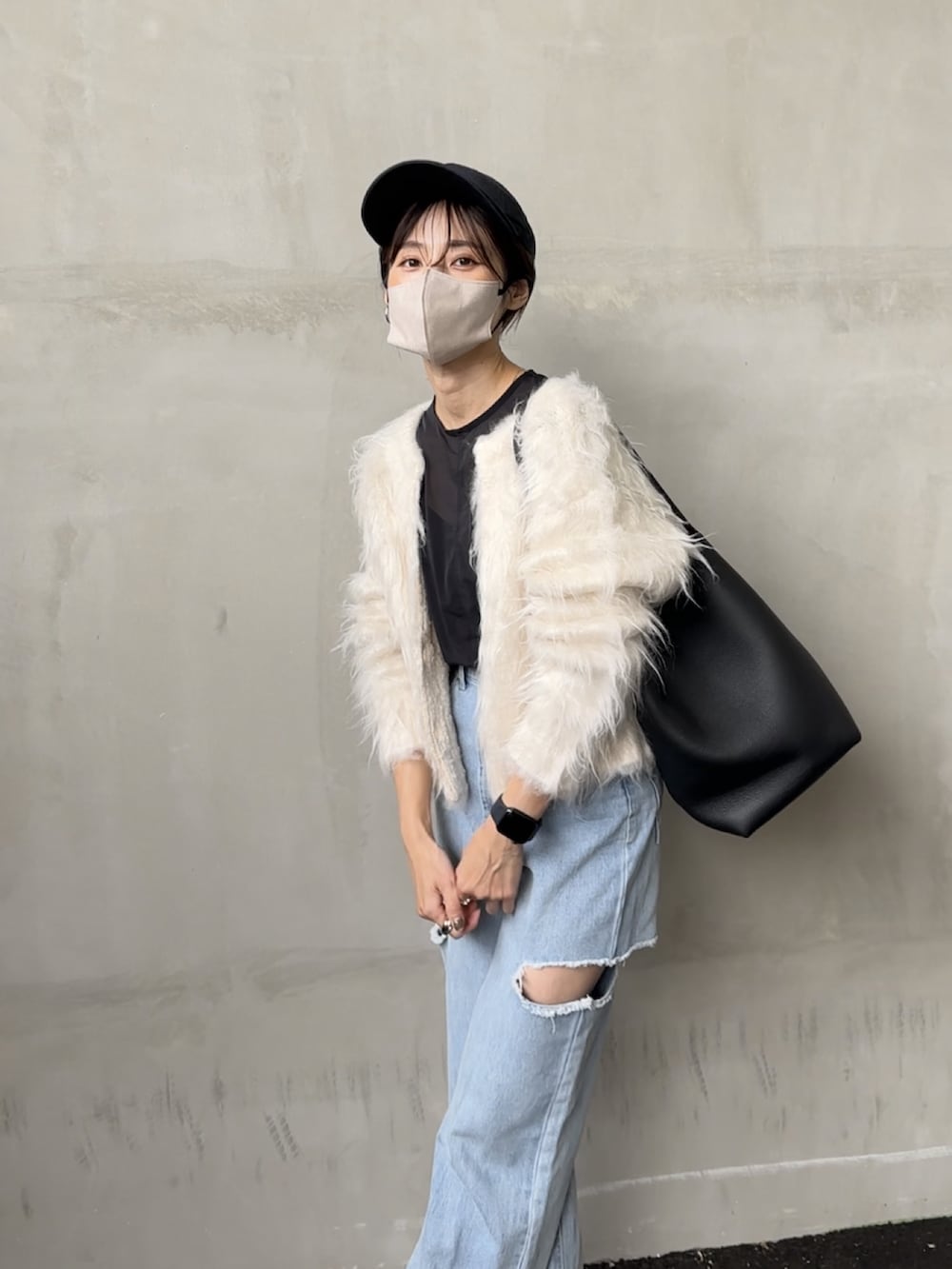 「休日スタイル、ラグナムーン、秋服、yunco_de、オトナ女子、低身長コーデ」｜「LAGUNAMOONのファーライクニットカーディガン（カーディガン/ボレロ、ホワイト系）」を使った、yunさん（レディース・153cm）の秋コーディネートの2枚目の写真