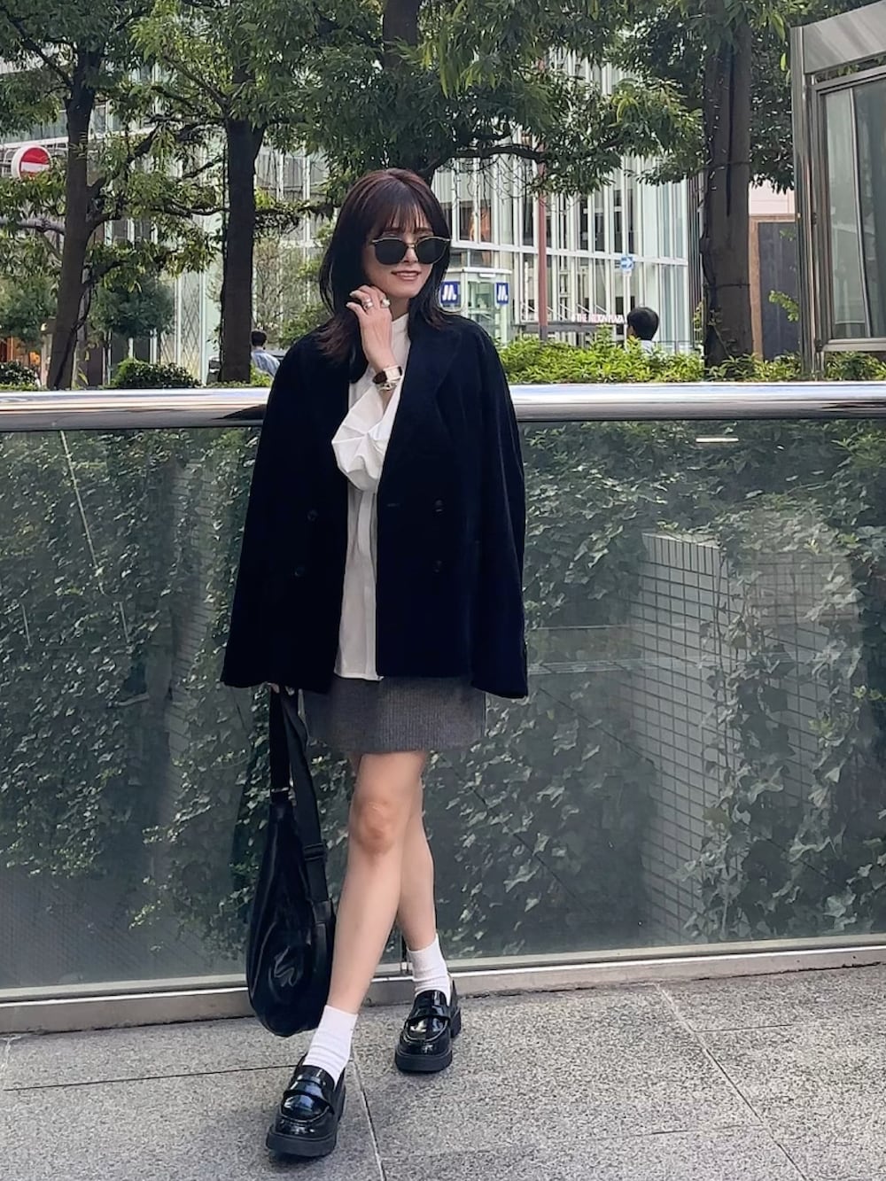 「休日コーデ、秋服準備はじめました、ECRIRE✖︎yun、UNIQLO、UNIQLOC、ジャケットスタイル、ローファー」｜「ECRIREの【yunコラボ】上品できれいめ。春めくピンタックブラウス（シャツ/ブラウス、ホワイト系）」を使った、yunさん（レディース・153cm）の秋コーディネートの4枚目の写真