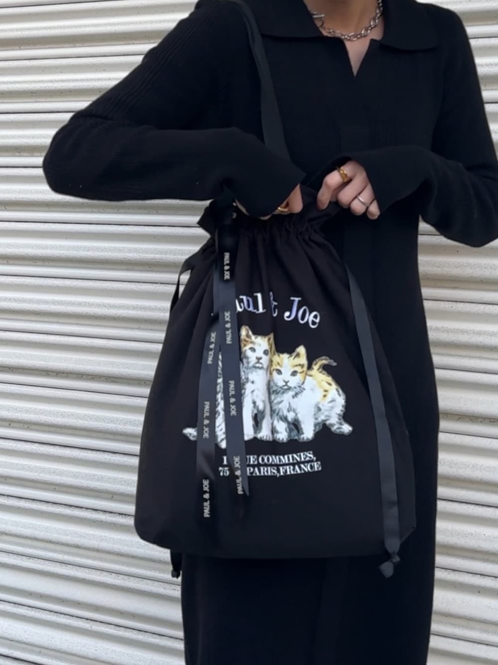 「春のおしゃ見えテクニック、春ファッション、ELGAES、PR、巾着バッグ、おでかけコーデ」｜「PAUL & JOE ACCESSOIRESのキャンバス巾着トート ＜スリーキャッツ＞/PAUL & JOE ACCESSOIRES（トートバッグ、ブラック系）」を使った、yunさん（レディース・153cm）の春コーディネートの3枚目の写真