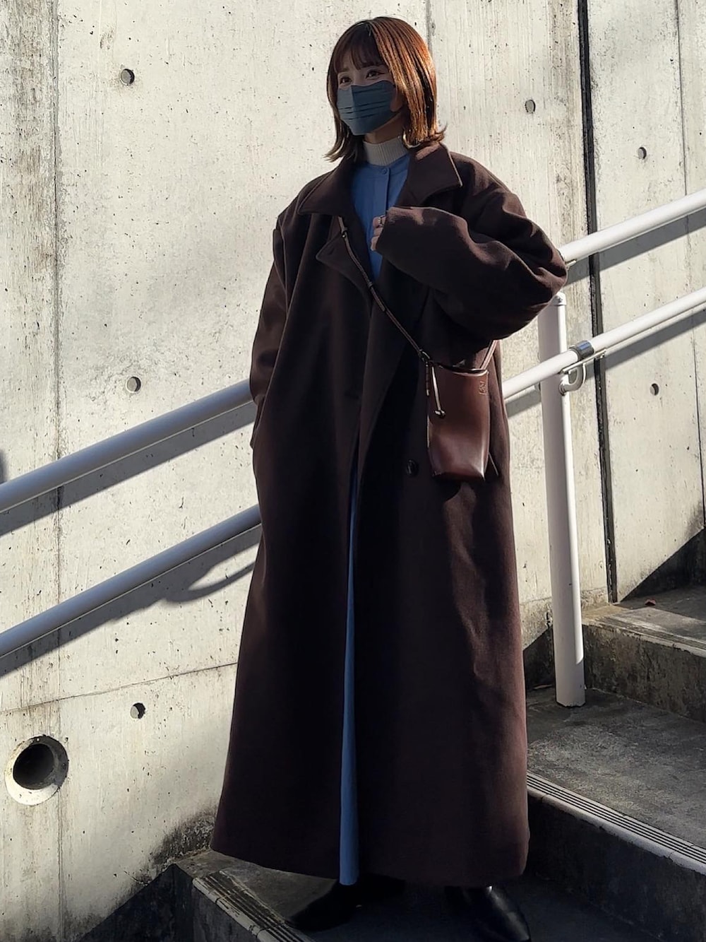 「ラクチンコーデ、低身長、153cm、大人カジュアル、yunco_de、お洒落さんとつながりたい」｜「BEARDSLEYのギャザーワンピース：オールシーズンアイテム（ワンピース、ブルー系）」を使った、yunさん（レディース・153cm）の冬コーディネートの3枚目の写真