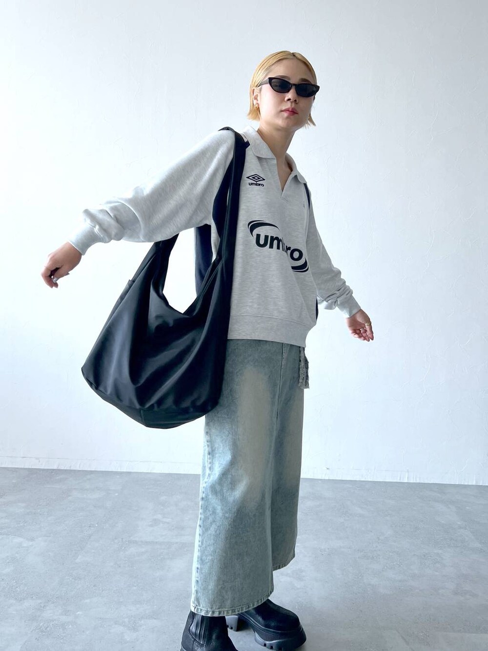 「ストリート、HARE、着痩せ・細見え、個性派、韓国系、ブランドミックス、ユニセックス、ALAND、サングラス、ショルダーバッグ、スウェット、スカート、ロングスカート、ブーツ」|「3.3 Field Trip の【UNISEX】3.3 Field Trip/#62305 グラス B 2115536(サングラス、ブラック系)」を使った、みょん/ALAND STAFFさん(レディース・164cm)の秋コーディネートの5枚目の写真
