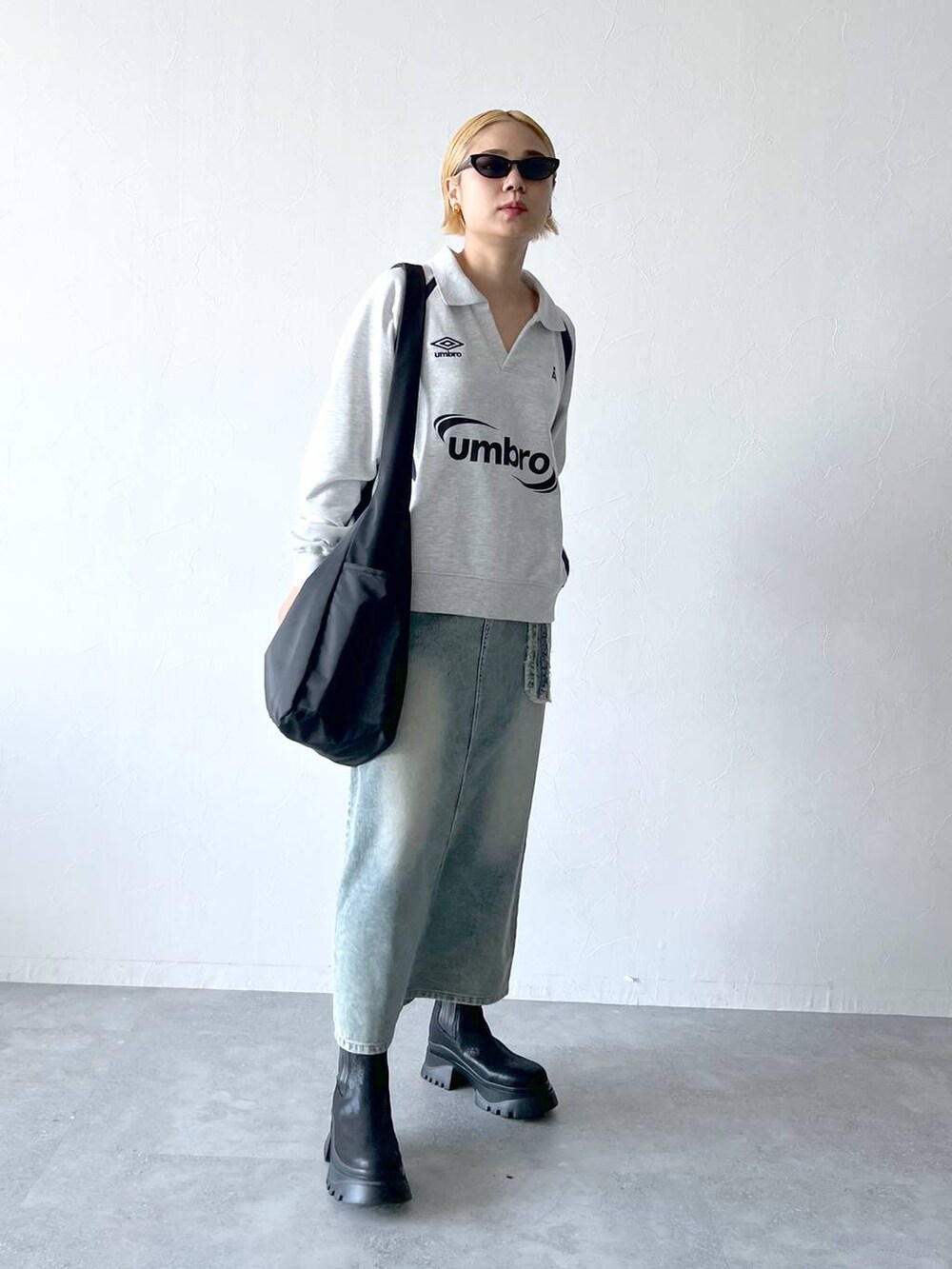 「ストリート、HARE、着痩せ・細見え、個性派、韓国系、ブランドミックス、ユニセックス、ALAND、サングラス、ショルダーバッグ、スウェット、スカート、ロングスカート、ブーツ」|「3.3 Field Trip の【UNISEX】3.3 Field Trip/#62305 グラス B 2115536(サングラス、ブラック系)」を使った、みょん/ALAND STAFFさん(レディース・164cm)の秋コーディネートの3枚目の写真