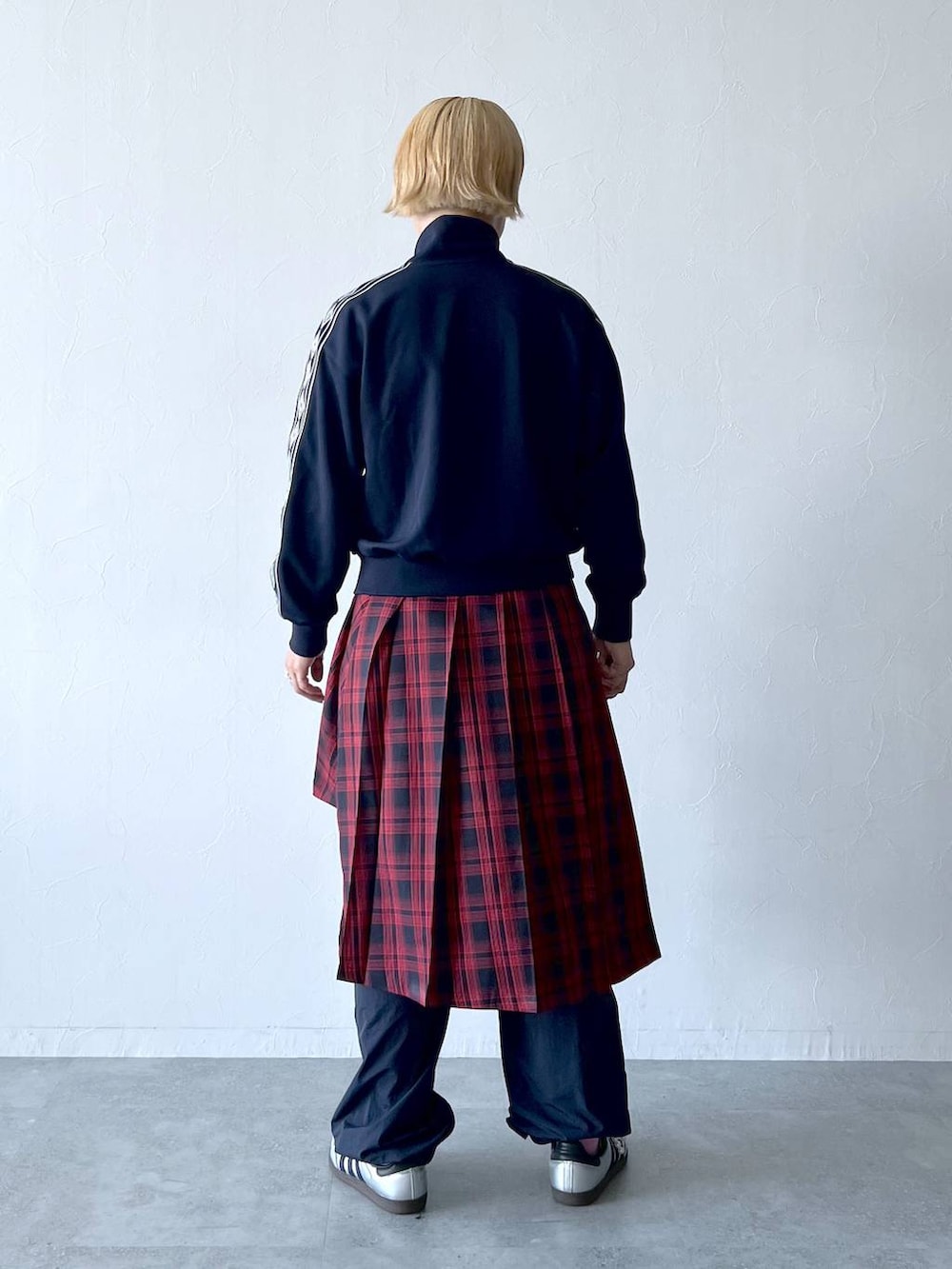 「着痩せ・細見え、個性派、韓国系、ブランドミックス、ユニセックス、ストリート、ALAND、ジャケット、ベルト、HARE、サングラス、パンツ」｜「3.3 Field Trip の【UNISEX】3.3 Field Trip／#62305 グラス B　2115536（サングラス、ブラック系）」を使った、みょん／ALAND STAFFさん（レディース・164cm）の秋コーディネートの6枚目の写真