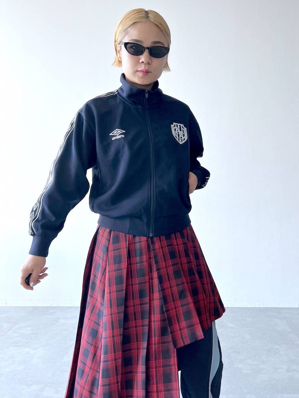 「着痩せ・細見え、個性派、韓国系、ブランドミックス、ユニセックス、ストリート、ALAND、ジャケット、ベルト、HARE、サングラス、パンツ」｜「3.3 Field Trip の【UNISEX】3.3 Field Trip／#62305 グラス B　2115536（サングラス、ブラック系）」を使った、みょん／ALAND STAFFさん（レディース・164cm）の秋コーディネートの9枚目の写真