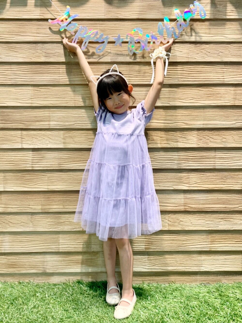 パープル系のワンピース、パープル系のその他、パープル系のその他を着用したキッズの春コーディネートの5枚目の写真