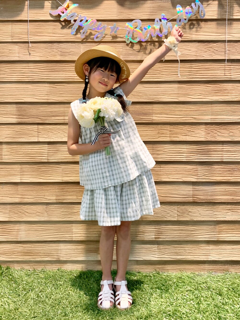 グリーン系のセットアップ、グリーン系のラッピングキット、グリーン系のラッピングキットを着用したキッズの春コーディネートの4枚目の写真