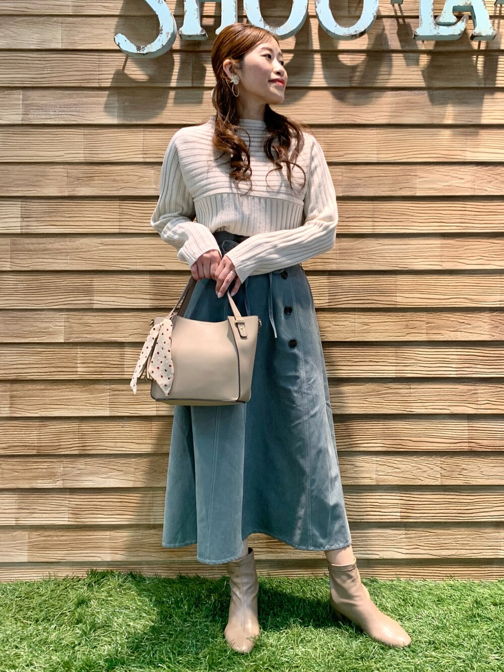 「シューラルー、ドレスキップ、冬コーデ、春コーデ、大人カジュアル、きれいめカジュアル、ニット、スカート、ブーツ、私の推しブランド、STOP 誹謗中傷、WEARは皆の拠り所、笑顔の輪を繋ごう、繋ごう素敵な心の声を、笑顔拡散」｜「DRESKIPの洗えるワイドリブ切り替えニット（ニット/セーター、ベージュ系）」を使った、E r i   さん（レディース・162cm）の冬コーディネートの2枚目の写真