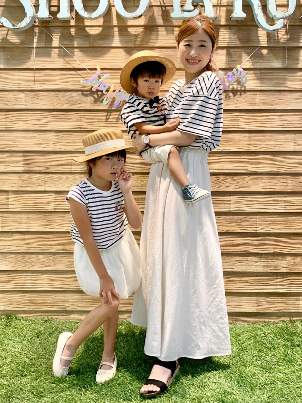 「シューラルー、ドレスキップ、キューティーブロンド、大人カジュアル、きれいめカジュアル、淡色コーデ、夏だ!Tシャツ着よう!、モノトーン、シンプルコーデ、ボーダー、Tシャツ、タックイン、スカート、サンダル、麦わら帽子」|「DRESKIPの【遮熱/接触冷感/UVカット】AIR SHIELD オーバーサイズTシャツ(Tシャツ/カットソー、ブラック系)」を使った、E r i さん(レディース・162cm)の夏コーディネートの5枚目の写真