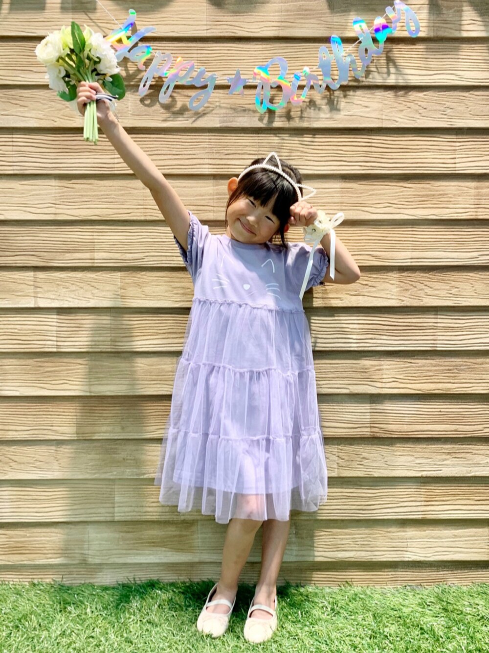 パープル系のワンピース、パープル系のその他、パープル系のその他を着用したキッズの春コーディネートの3枚目の写真
