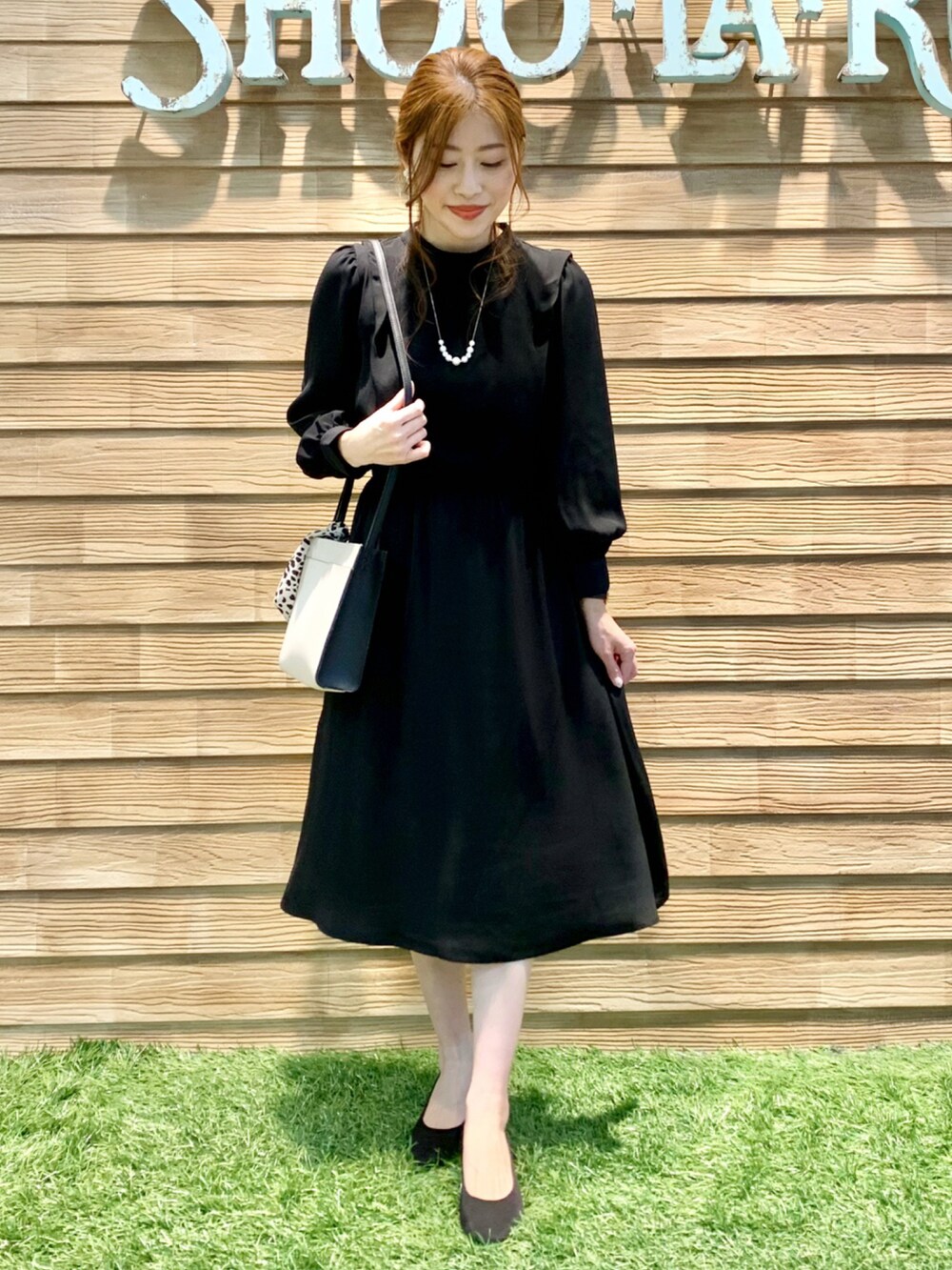 「シューラルー、ドレスキップ、フォーマル、セットアップ、モノトーン、入学式、卒業式、七五三、通勤コーデ、ジャケット、ワンピース、STOP 誹謗中傷、WEARは皆の拠り所、笑顔の輪を繋ごう、繋ごう素敵な心の声を」|「DRESKIPの【S-3L】洗えるキャリーマンVノーカラージャケット(ノーカラージャケット、ブラック系)」を使った、E r i さん(レディース・162cm)の冬コーディネートの5枚目の写真